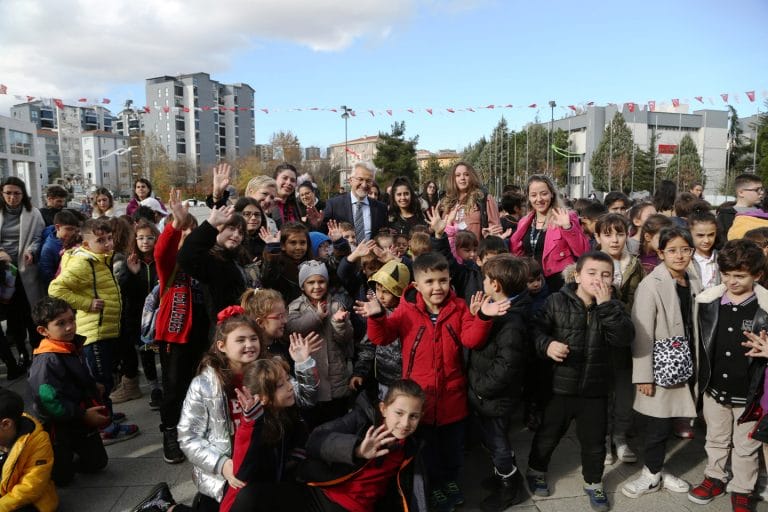 Nilüferli çocuklar hakları için yürüdü