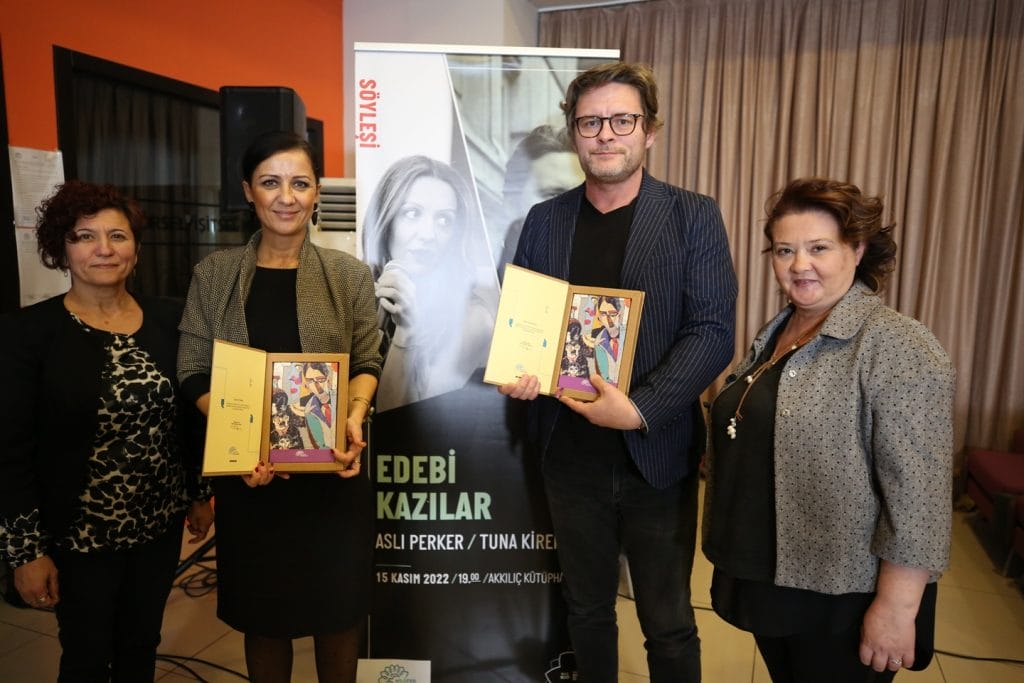 Edebi Kazılar’ın konuğu Tuna Kiremitçi ve Aslı Perker oldu