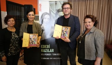    Edebi Kazılar’ın konuğu Tuna Kiremitçi ve Aslı Perker oldu