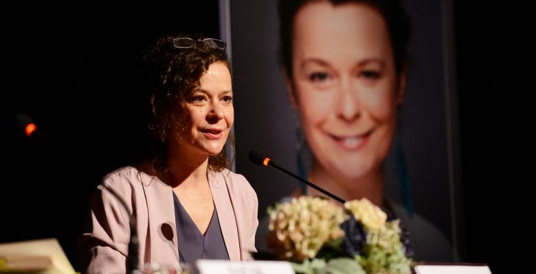 Zeynep Kaçar’dan kadınlara: Yazdıklarınız çekmecede kalmasın