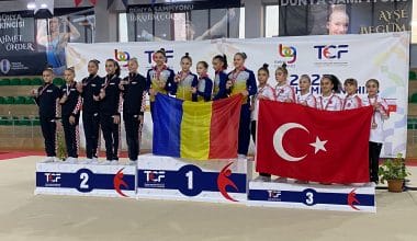 Erdem’den ödüllü sporculara kutlama