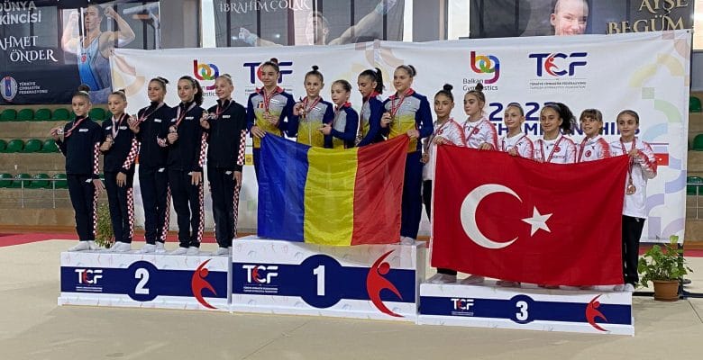 Erdem’den ödüllü sporculara kutlama