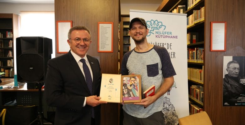 Oyuncu Öner Erkan öğrencilere Sait Faik okudu