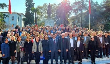 TÜRKOĞLU: YATIP KALKIP ATATÜRK’E DUA EDİN!