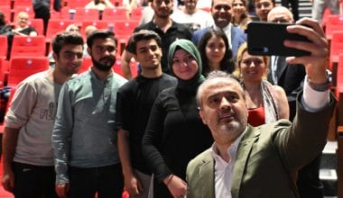 10 bin öğrenci, burslarına kavuştu