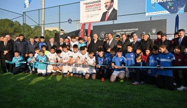 Büyükşehir’den üniversiteye futbol sahası