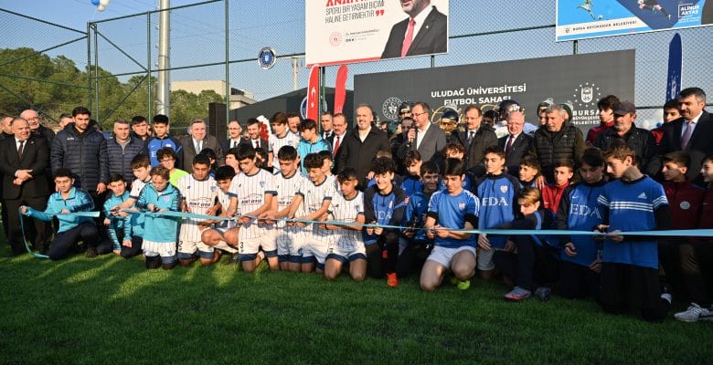 Büyükşehir’den üniversiteye futbol sahası