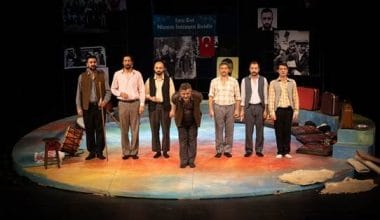 Büyükşehir tiyatrosu, İzmir’e ‘misafir’ oldu
