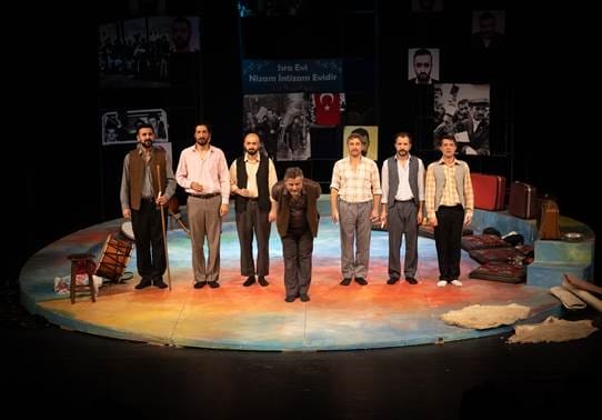Büyükşehir tiyatrosu, İzmir’e ‘misafir’ oldu