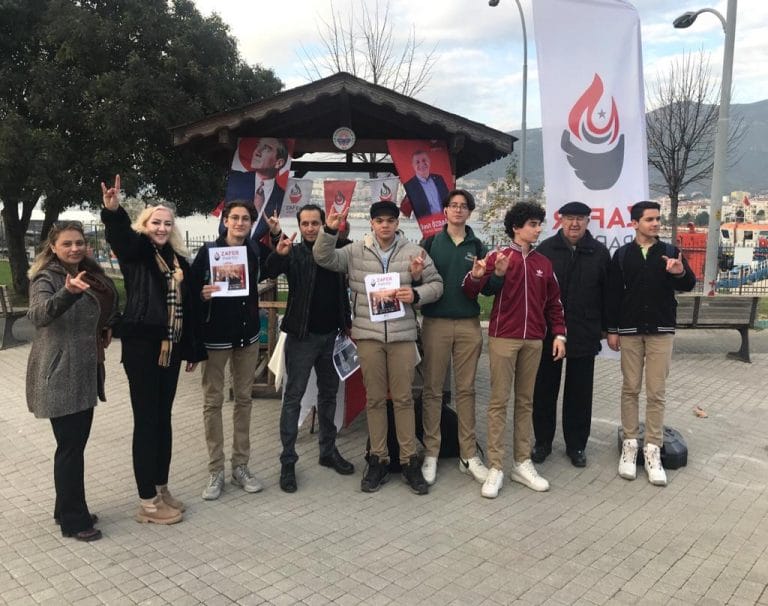 Zafer Partisi Üniversiteli Gençlerle Buluştu