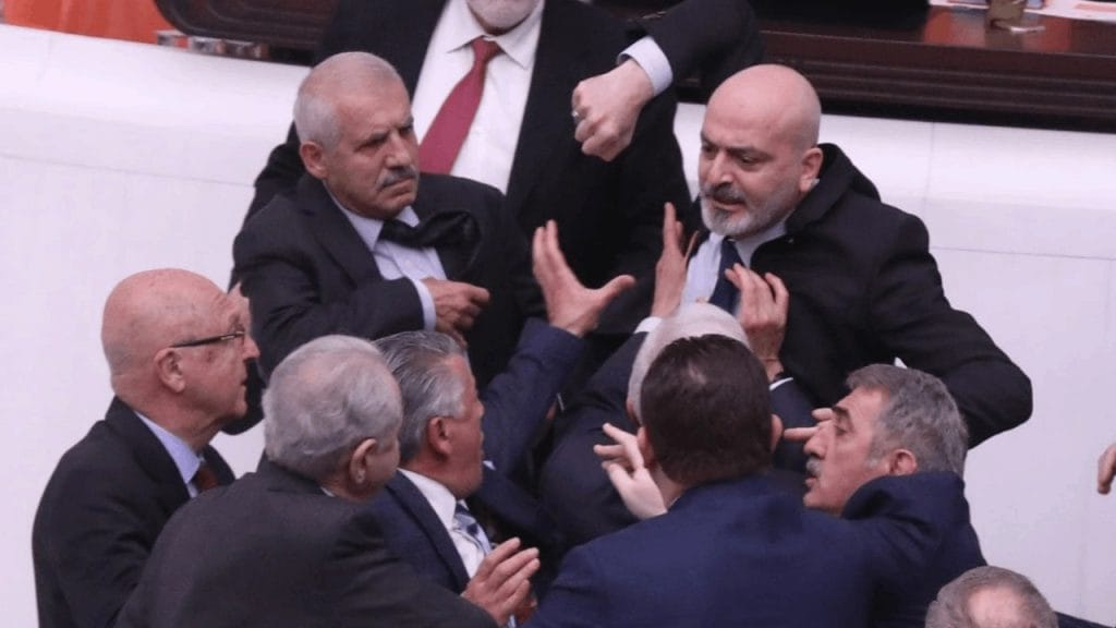 ZAFER IŞIK’A KINAMA