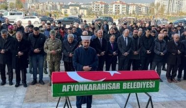 Kıbrıs Gazisi Ahmet Yakut için Gemlik’te Taziye Programı Düzenlenecek. Kıbrıs Gazisi Ahmet Yakut için Gemlik’te Taziye Programı Düzenlenecek.