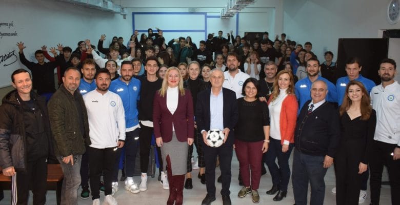 Nilüferli futbolcular öğrencilerle deneyimlerini paylaştı