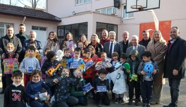 Başkan Erdem’den çocuklara yeni yıl hediyesi