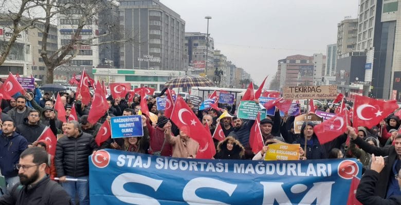 STAJ SİGORTASI MAĞDURLARI MEYDANLARA İNDİ