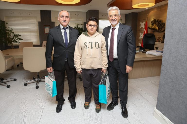 Dünya şampiyonu başarısını Başkan Erdem ile paylaştı