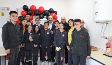 MUDANYA BELEDİYESİ’NDEN ÖĞRENCİLERE FEN BİLİMLERİ LABORATUVARI