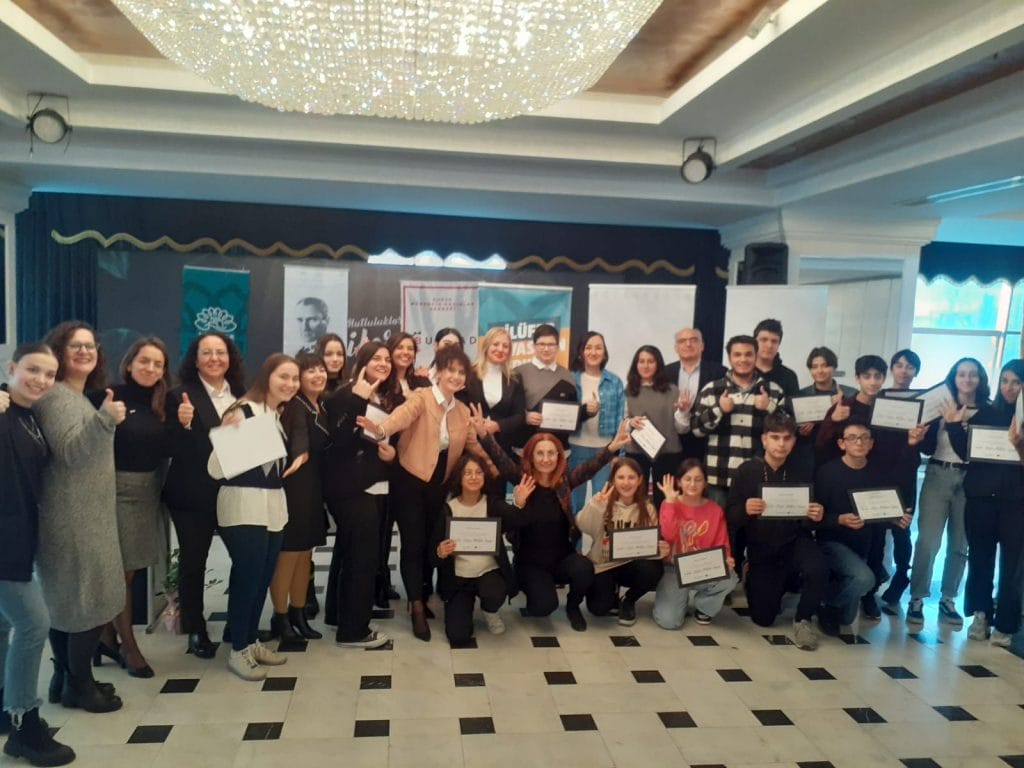 TOPLUM 5.0 PROJESİ İLK MEZUNLARINI VERDİ