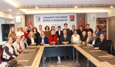 CHP’Lİ KADINLARDAN ATATÜRK’E ŞÜKRAN