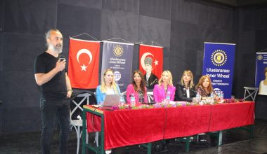 YÜKSEK MİMAR RAHMİ DEDE, KIR ÇİÇEKLERİYLE DENEYİMLERİNİ PAYLAŞTI…