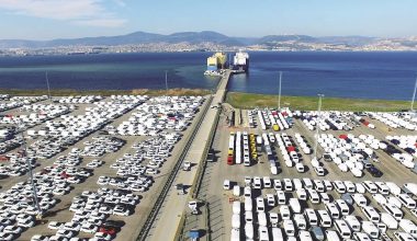 Otomotivde nisan ayı ihracatı 2,7 milyar dolar  