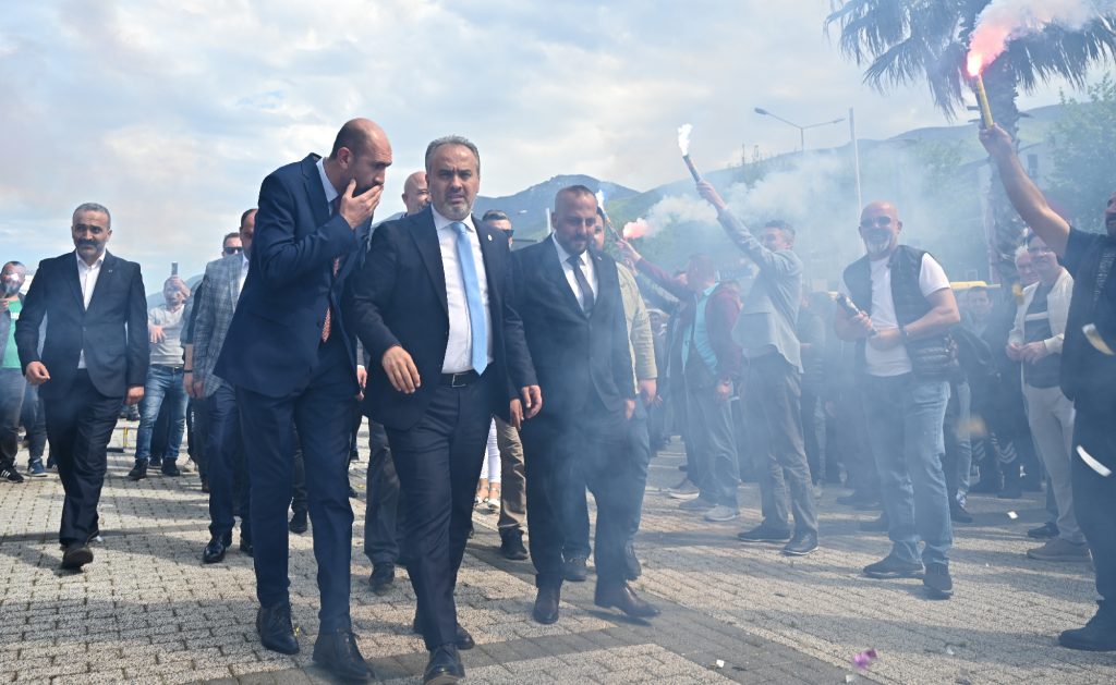 Büyükşehir işçisi bayram yaptı