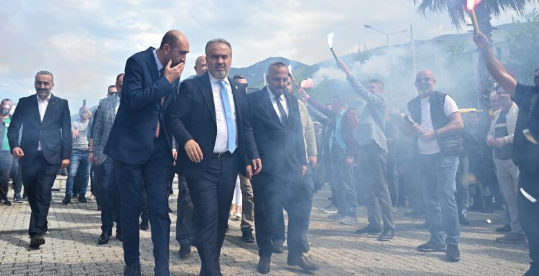 Büyükşehir işçisi bayram yaptı