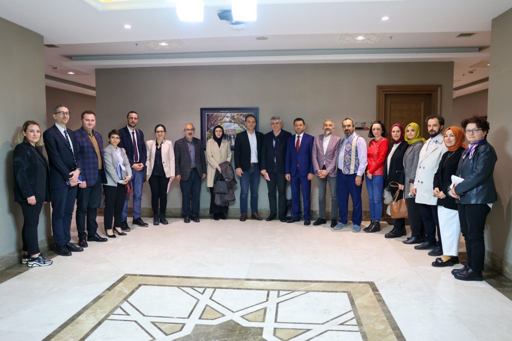 Ateşte açan çiçekler sempozyumu