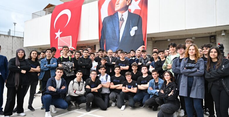 Geleceğin otomotivcileri Togg’u inceledi