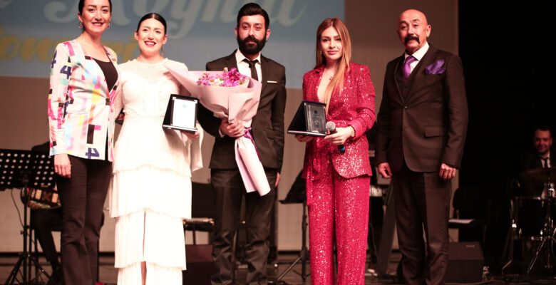 Unutulmayan şarkılarla müzik dolu gece