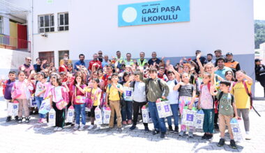 Depremzede çocuklara Bursa morali Depremzede çocuklara Bursa morali
