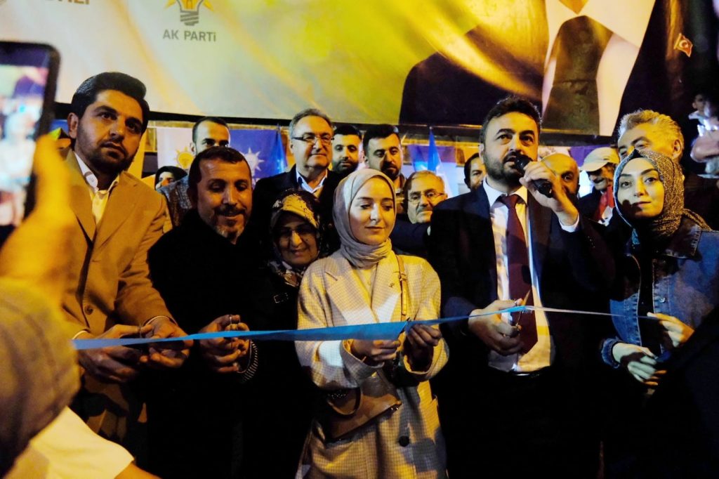 YILDIRIM HALKI MUSTAFA YILDIRIM’IN YANINDA  