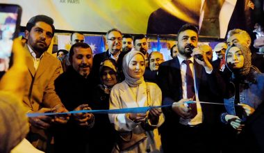 YILDIRIM HALKI MUSTAFA YILDIRIM’IN YANINDA  