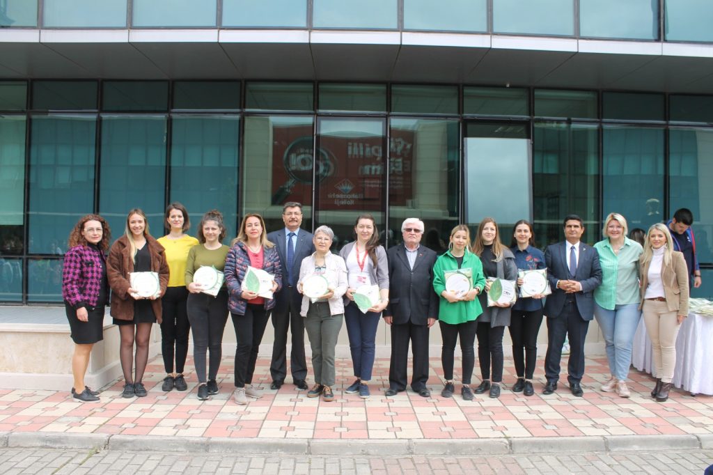 BAHÇEŞEHİR KOLEJİ ÖĞRENCİLERİ TEMA GÖNÜLLÜSÜ OLDU