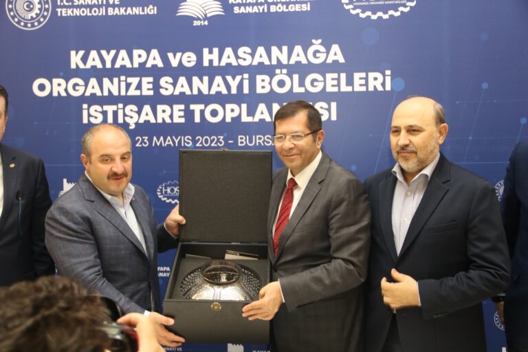 BAKAN VARANK SANAYİCİLERLE BİRARAYA GELDİ…