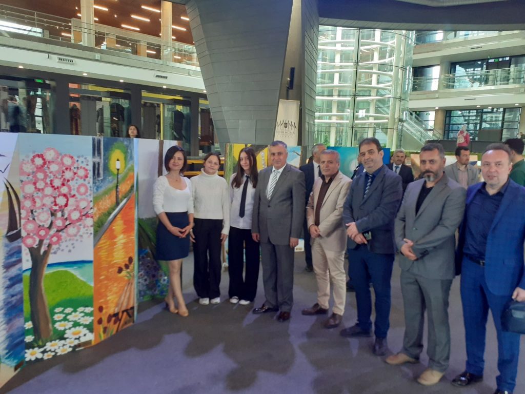 Yapay zeka röprodüksiyon resim sergisine büyük ilgi