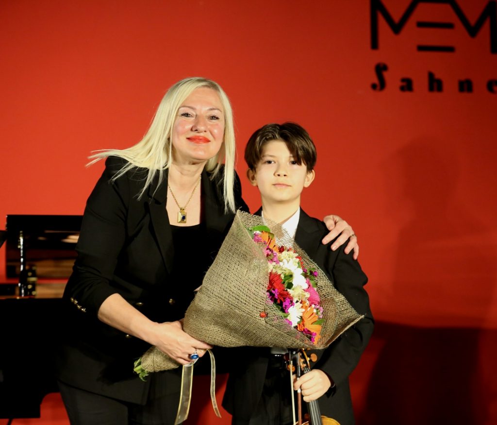 Kemanın genç yeteneği izleyenleri büyüledi