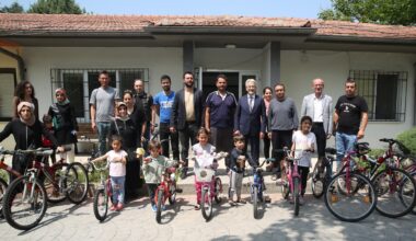 Onarılan bisikletler depremzede çocukları mutlu etti