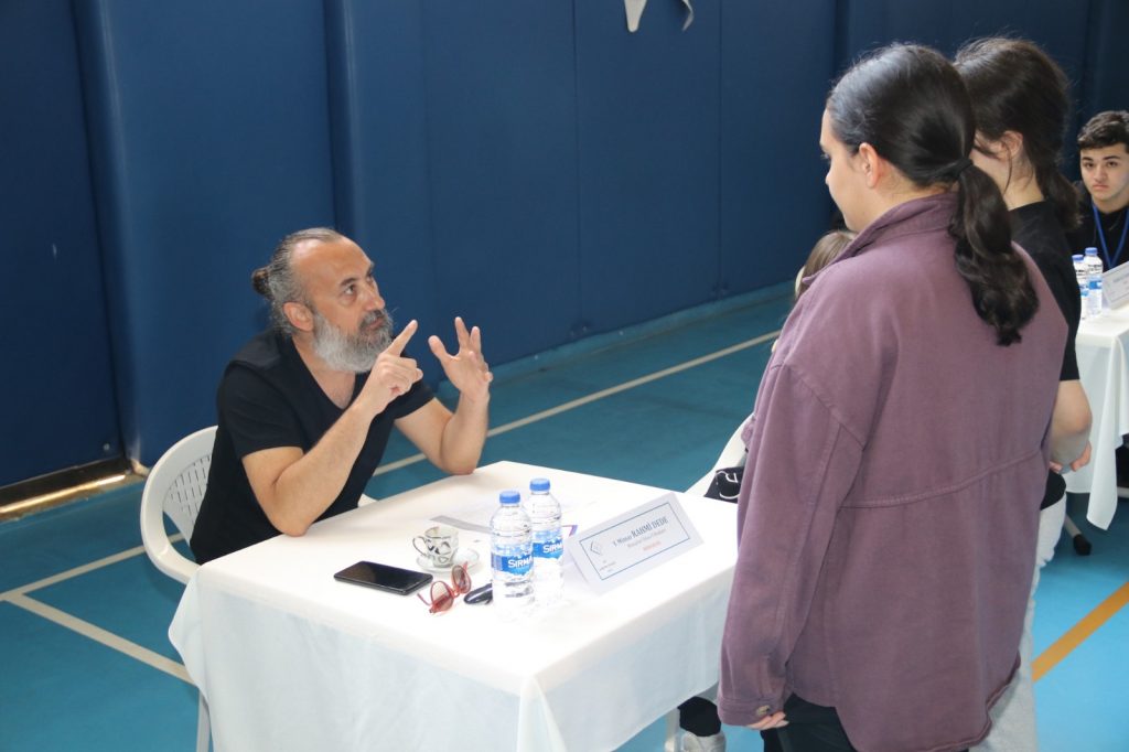 “GENÇLERİMİZİN GELECEĞİNE GİDEN YOL İLK OLARAK HAYAL KURMAKTAN GEÇİYOR”