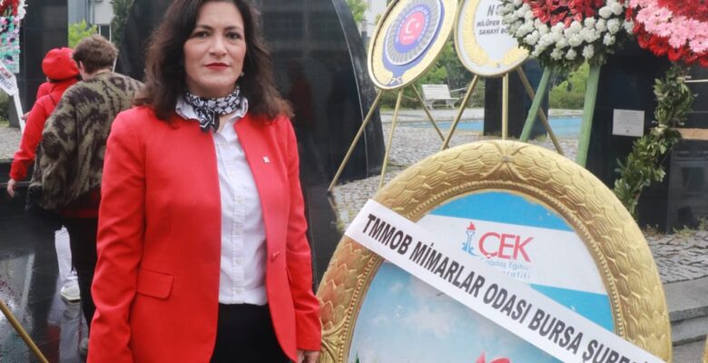   MİMARLAR ODASI BURSA ŞUBESİ ATATÜRK ANITI’NA ÇELENK KOYDU