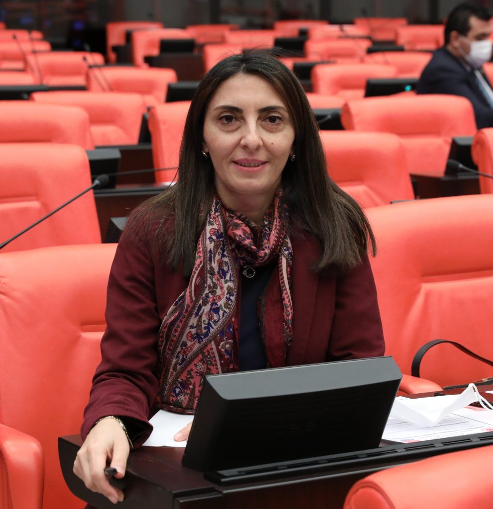 HALKINI UNUTAN BİR İKTİDAR ÜLKEYİ YÖNETEMEZ