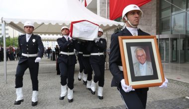 Özer, son yolculuğuna uğurlandı