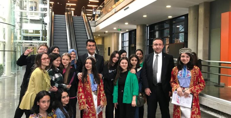 “YÖRE YÖRE TÜRKİYE” TÜRK HALK MÜZİĞİ KONSERİNE YOĞUN İLGİ