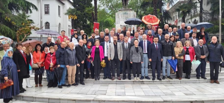 BURSA’DA, SAĞANAK YAĞMUR ALTINDA ARATÜRK SEVGİSİ…