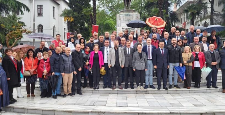 BURSA’DA, SAĞANAK YAĞMUR ALTINDA ARATÜRK SEVGİSİ…