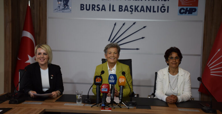 “Haklarımız korumak için haydi kadınlar, sandığa!”