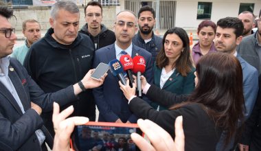 BURSA’DA KILIÇDAROĞLU AFİŞİ ASAN 5 GENÇ GÖZALTINA ALINDI