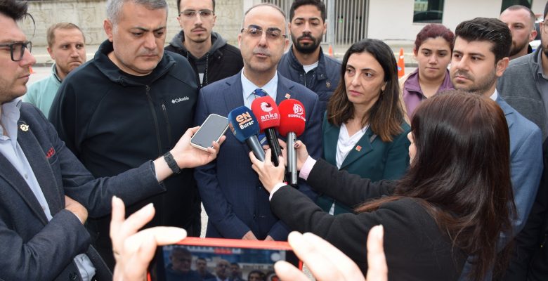 BURSA’DA KILIÇDAROĞLU AFİŞİ ASAN 5 GENÇ GÖZALTINA ALINDI