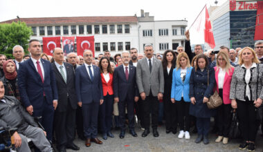 CHP Bursa Örgütü’nden coşkulu kutlama CHP Bursa Örgütü’nden coşkulu kutlama