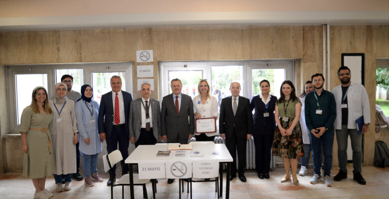 BUÜ Hastanesi ziyaretçilerine tütün ürünlerinin zararları anlatıldı